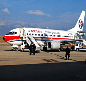 虹桥空运公司航空快运业稳步发展的原因是什么？